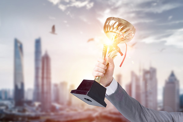 如何設(shè)計(jì)以績(jī)效為基礎(chǔ)的薪酬和獎(jiǎng)勵(lì)體系？