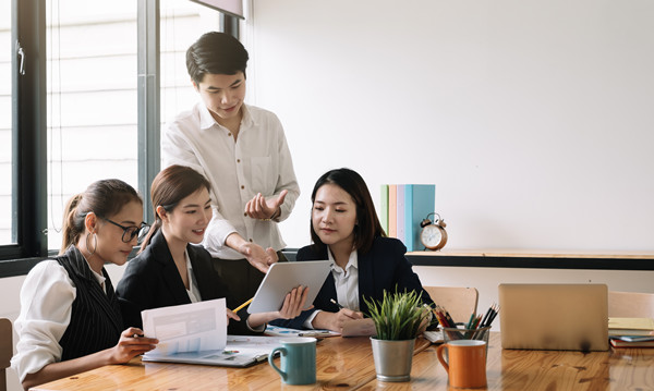 戰(zhàn)略協(xié)作：凝聚團(tuán)隊(duì)力量，共創(chuàng)輝煌未來