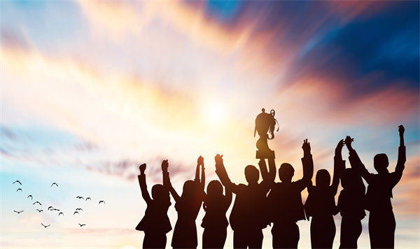 領(lǐng)導(dǎo)力發(fā)展與績(jī)效管理：培養(yǎng)領(lǐng)導(dǎo)力，推動(dòng)組織成功