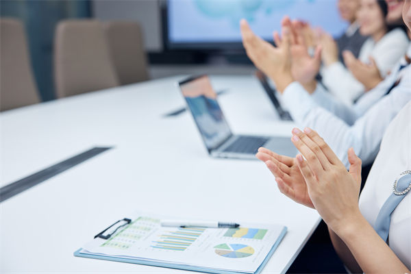 追求卓越績(jī)效：構(gòu)建高效團(tuán)隊(duì)，實(shí)現(xiàn)業(yè)務(wù)目標(biāo)新高度